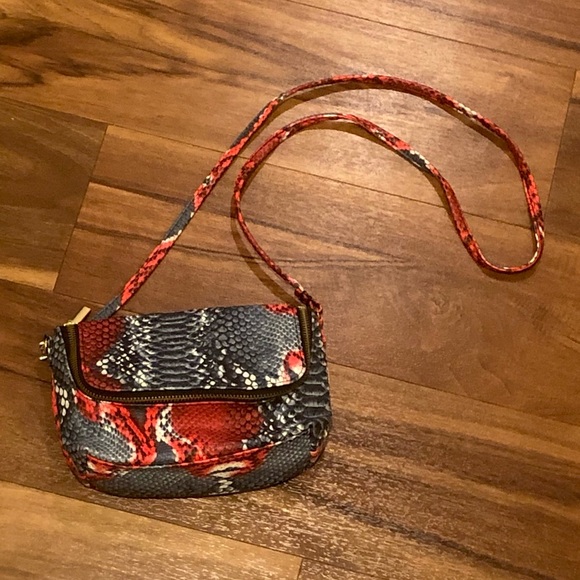 H&M faux snake skin crossbody purse - Picture 2 of 4